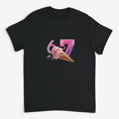 Μαύρο t-shirt με anime graphic design και τη φράση 6-7, σε λευκό φόντο