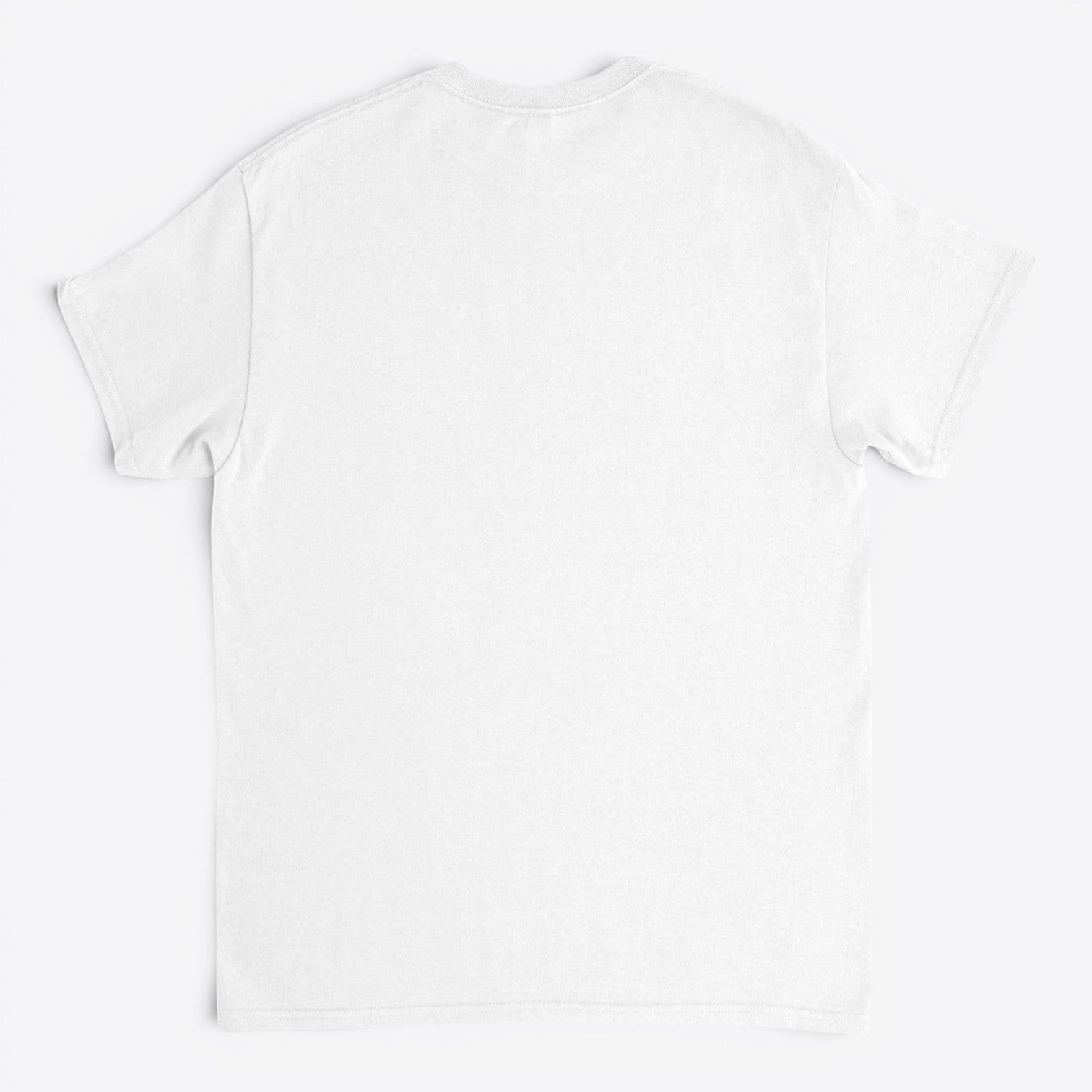 Maro Wilde white 100% cotton t-shirt with "Η ΦΑΣΗ ΕΙΝΑΙ ΚΡΙΝΤΖΙ" graphic, featuring emojis and an alien.